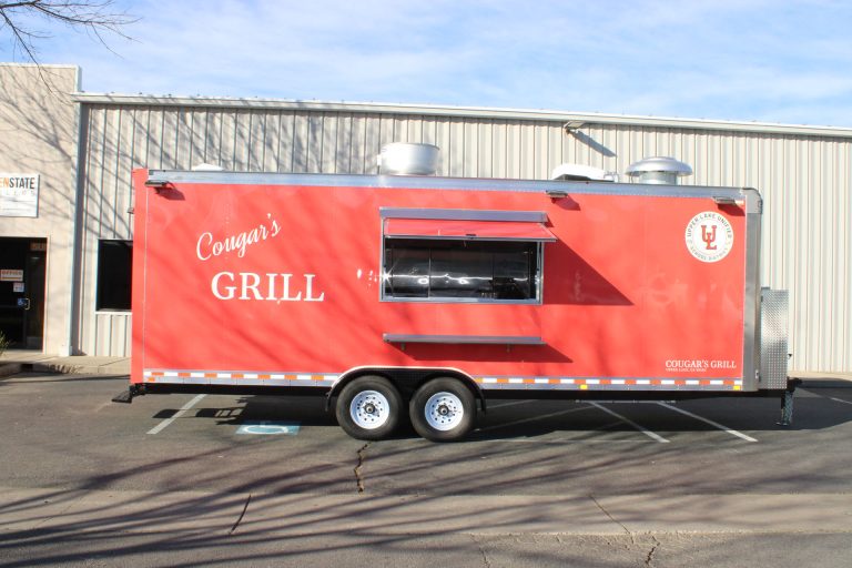 Side profile of the delivered Cougar’s Grill school food trailer.