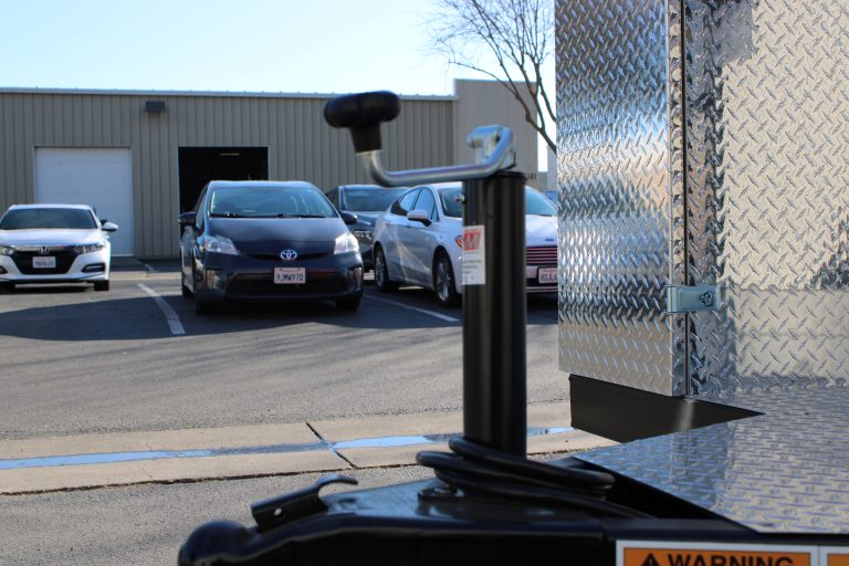 food trailer tongue jack and towing system for stable transport and load support