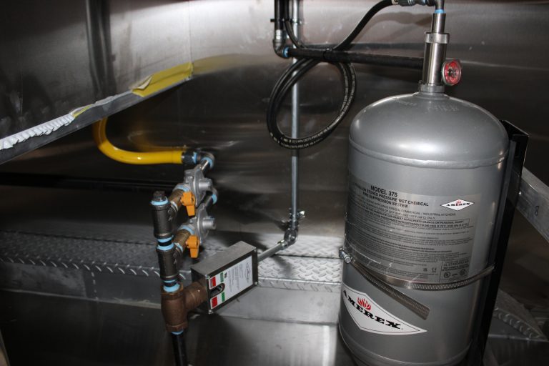 commercial gas regulator and distribution system in pizza food trailer