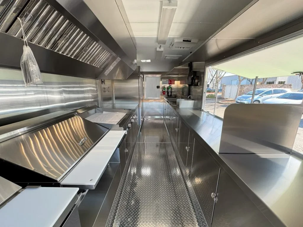 Burritos Los Paisas food trailer wrap, photo 4