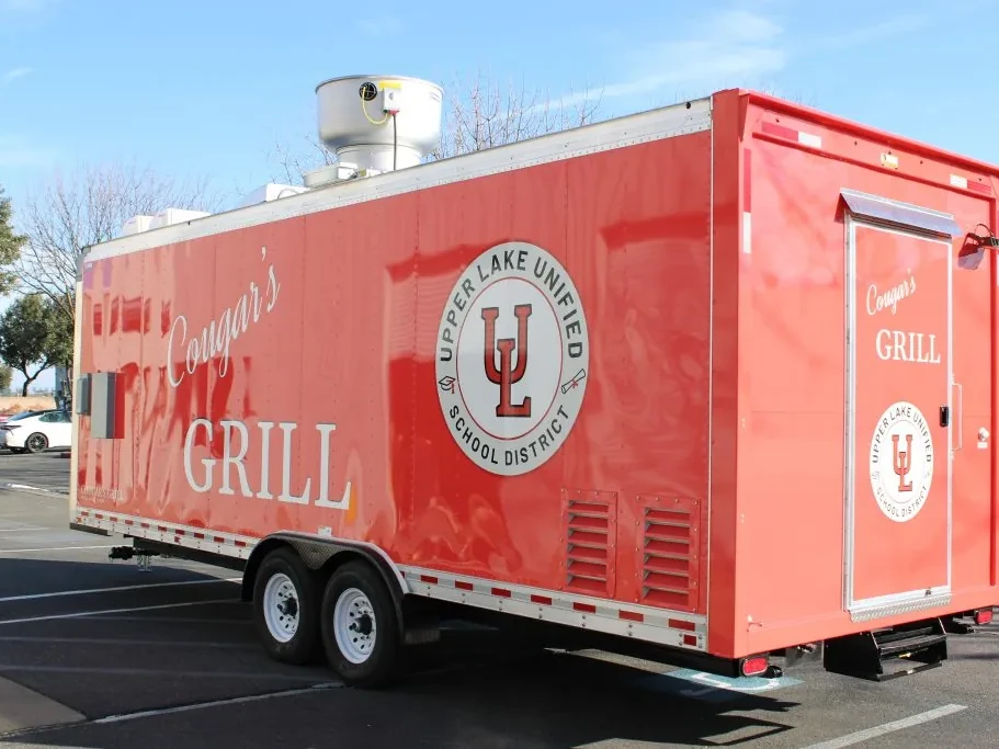 Cougar’s Grill food trailer wrap, photo 2