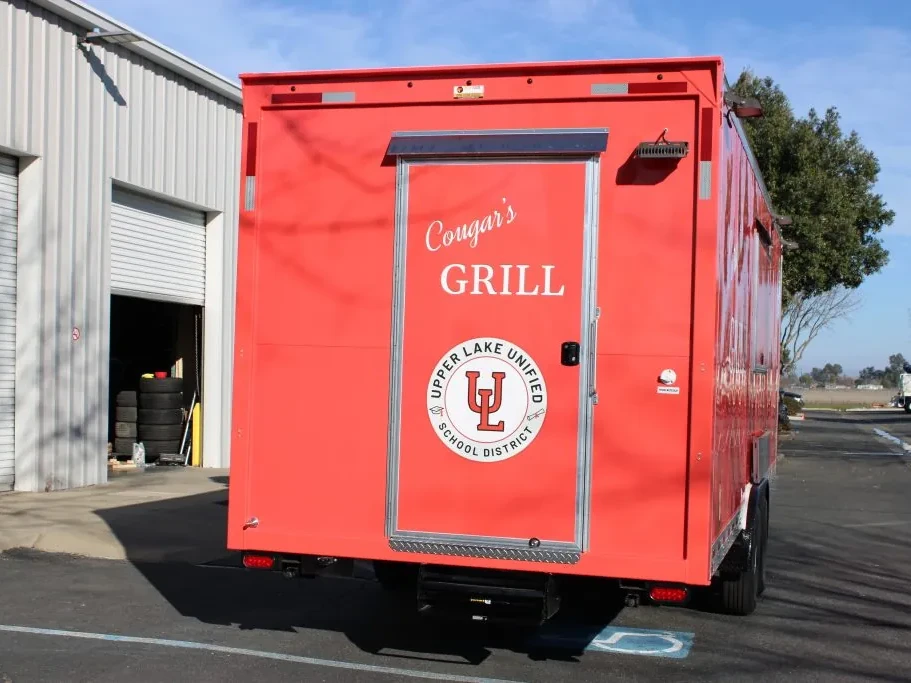 Cougar’s Grill food trailer wrap, photo 2