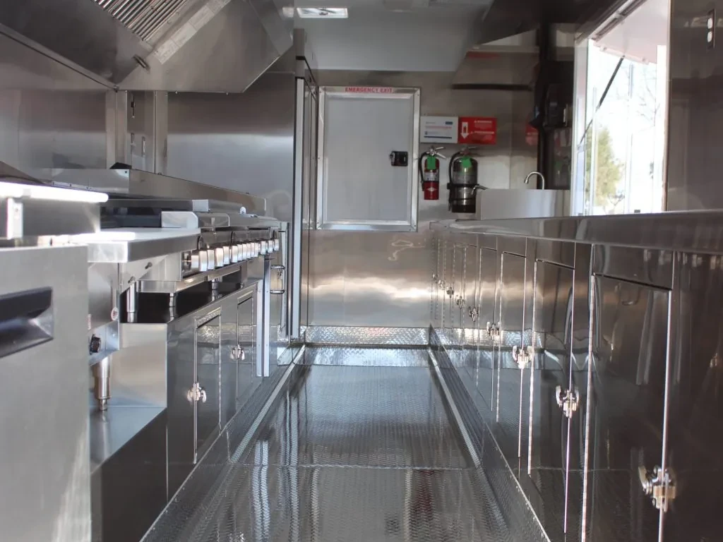 Cougar’s Grill food trailer wrap, photo 7