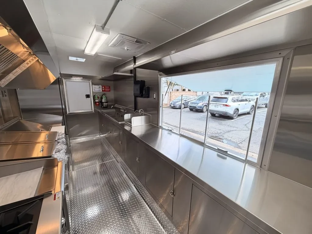 Duckies Southern Cuisines food trailer wrap, photo 5