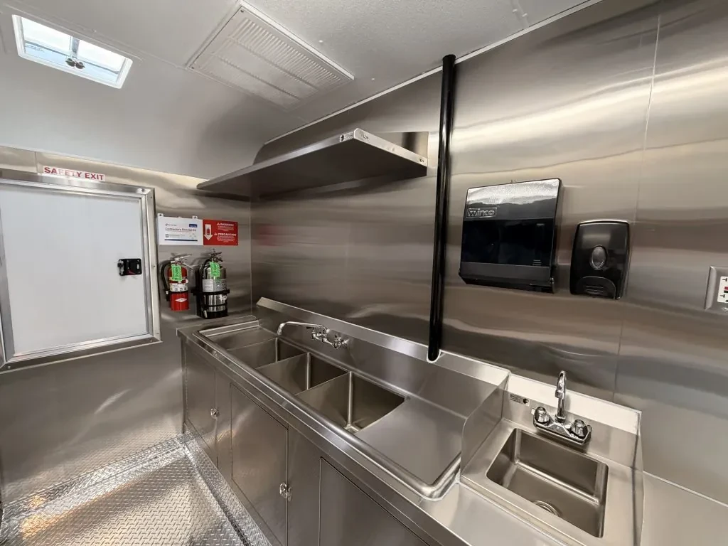Duckies Southern Cuisines food trailer wrap, photo 8