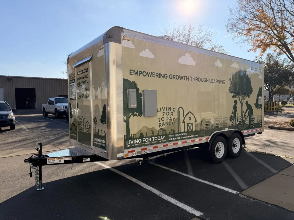 Living for Today food trailer wrap, photo 10