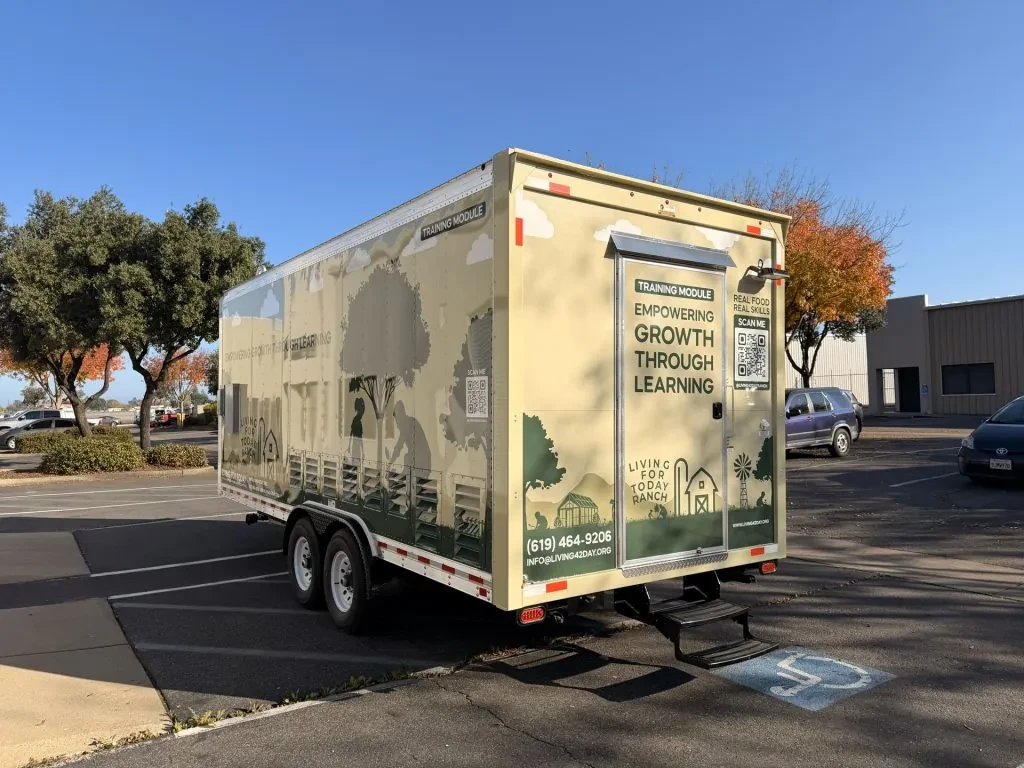 Living for Today food trailer wrap, photo 12