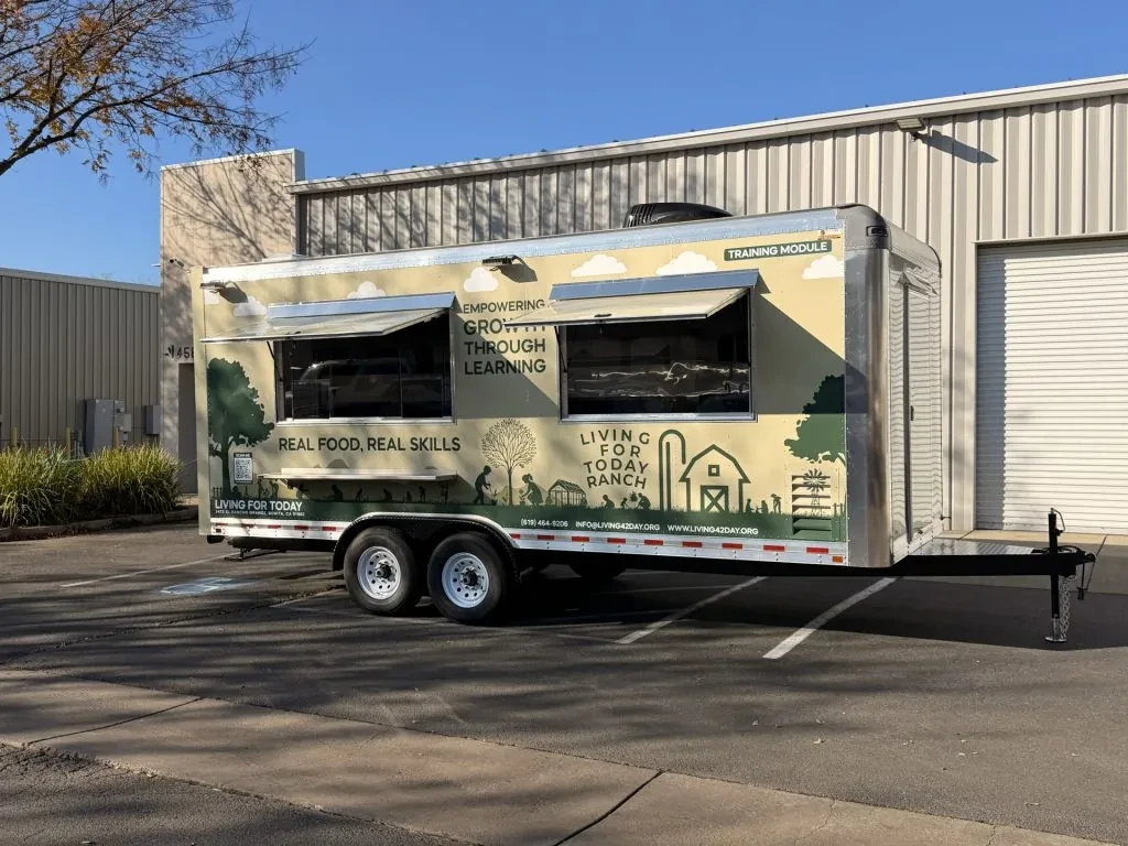 Living for Today food trailer wrap, photo 16