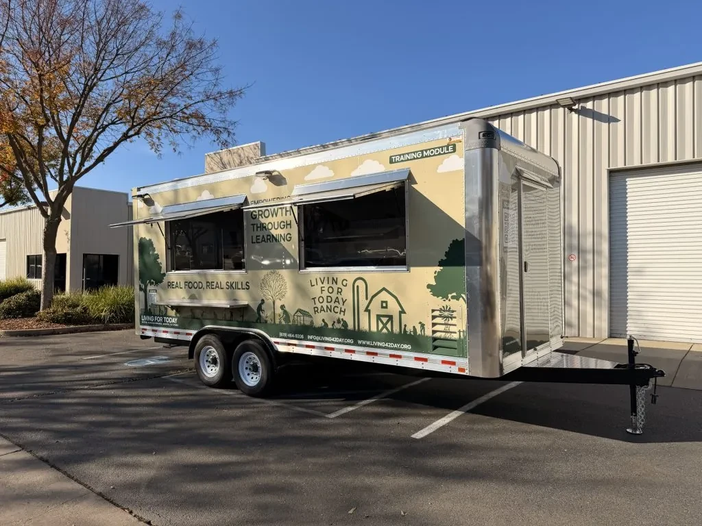 Living for Today food trailer wrap, photo 17