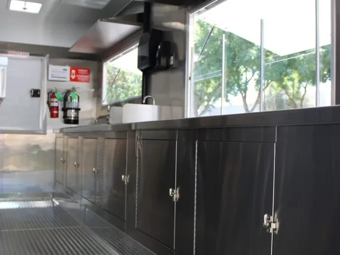 Los Flippin Tacos food trailer wrap, photo 6