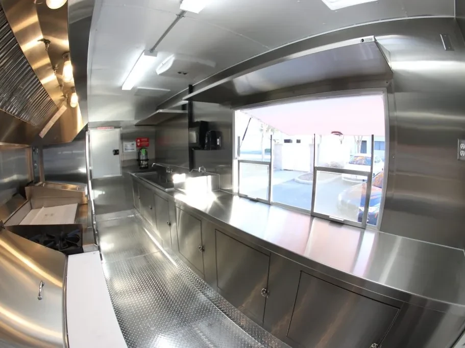 Mari’s Gusados food trailer wrap, photo 11