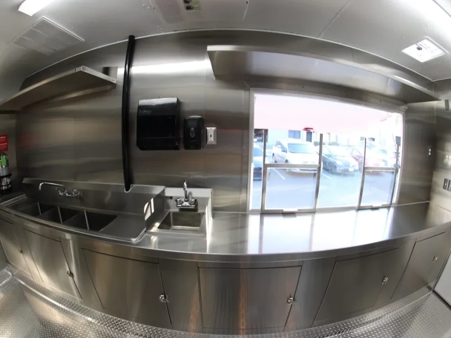 Mari’s Gusados food trailer wrap, photo 14