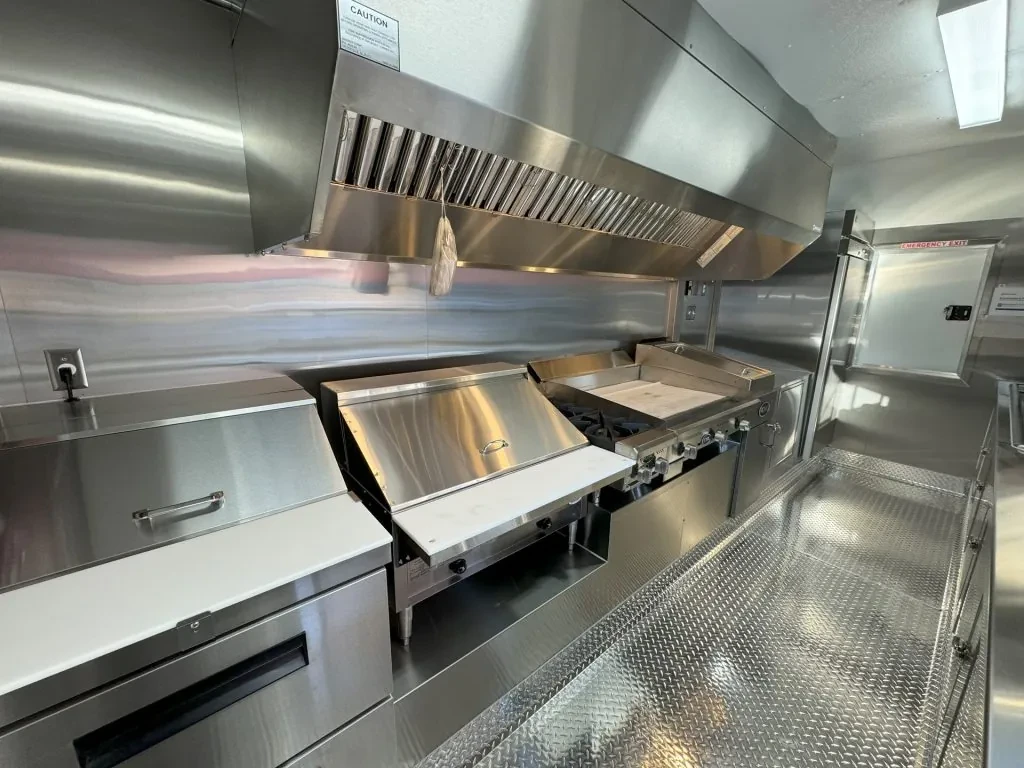 Mari’s Gusados food trailer wrap, photo 17
