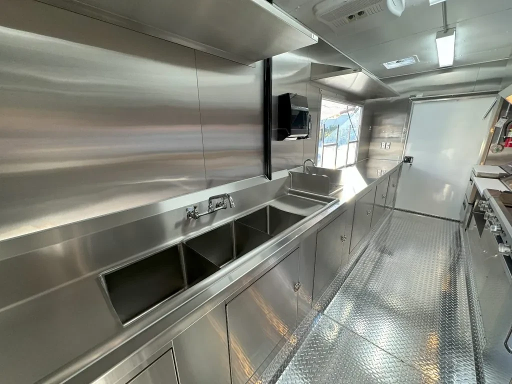 Mari’s Gusados food trailer wrap, photo 20
