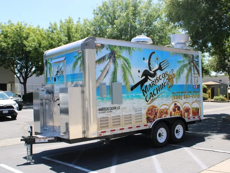 Mariscos Cachín food trailer wrap, photo 1