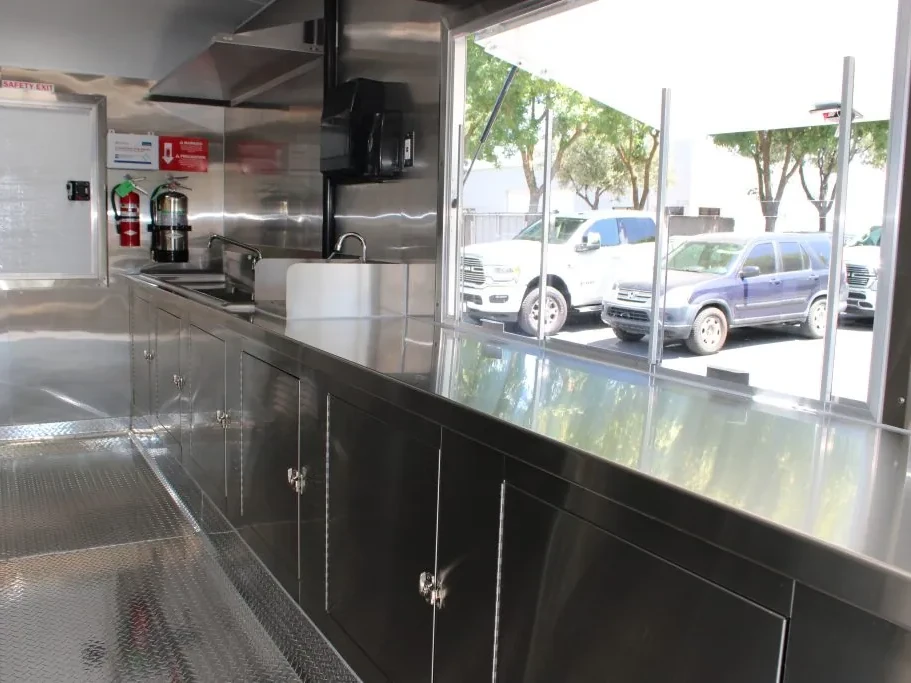 Mariscos Cachín food trailer wrap, photo 9