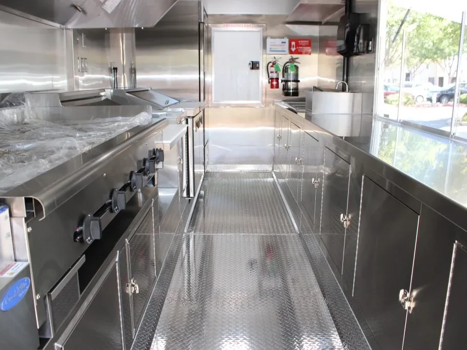 Mr. Yummy Yummy food trailer wrap, photo 7