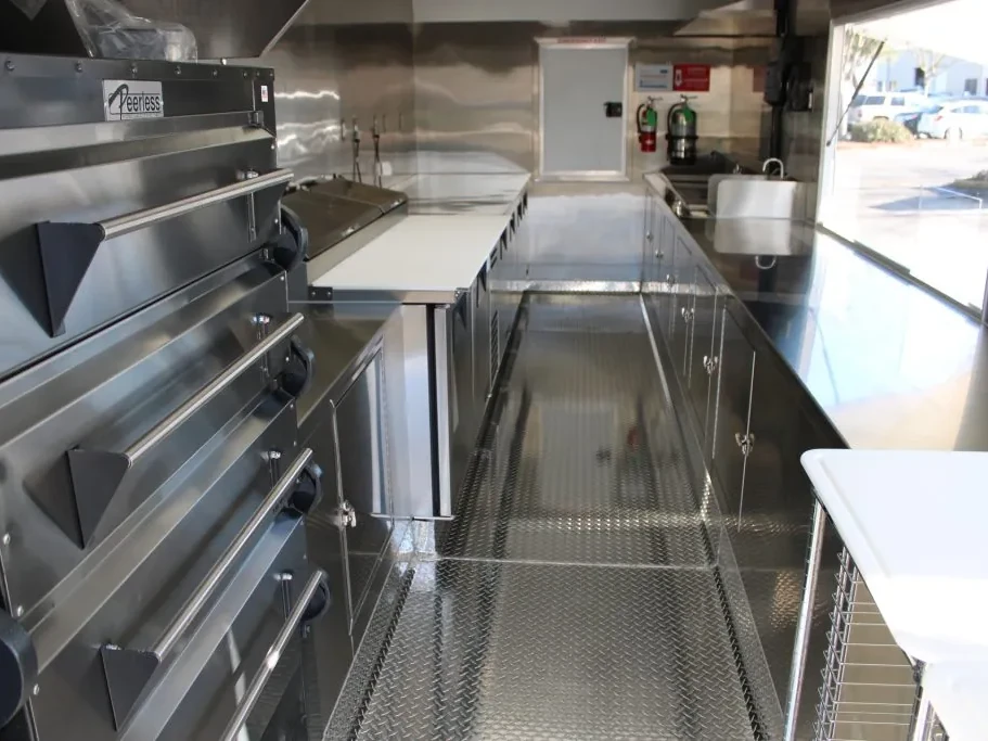 Parsons Family Pizza food trailer wrap, photo 18