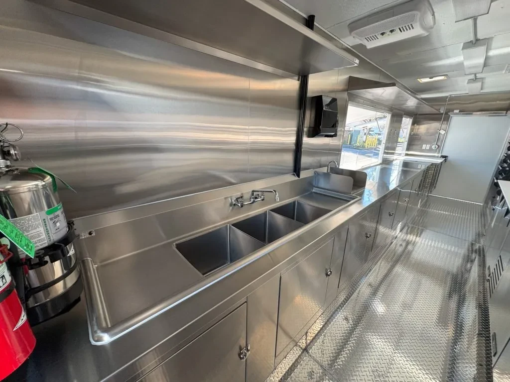 Parsons Family Pizza food trailer wrap, photo 7