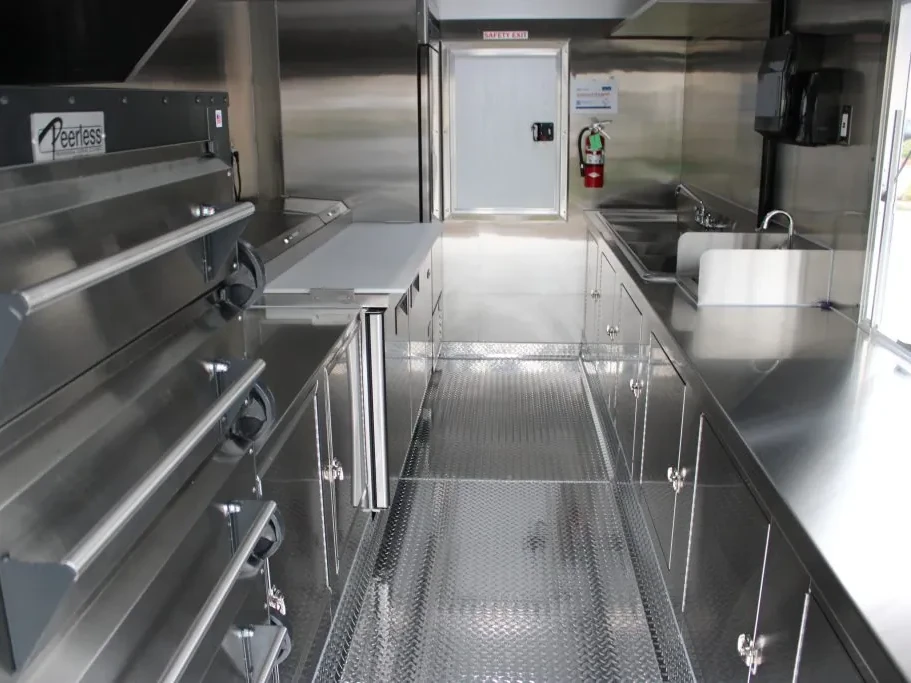 Revolve Craft Pizza food trailer wrap, photo 10