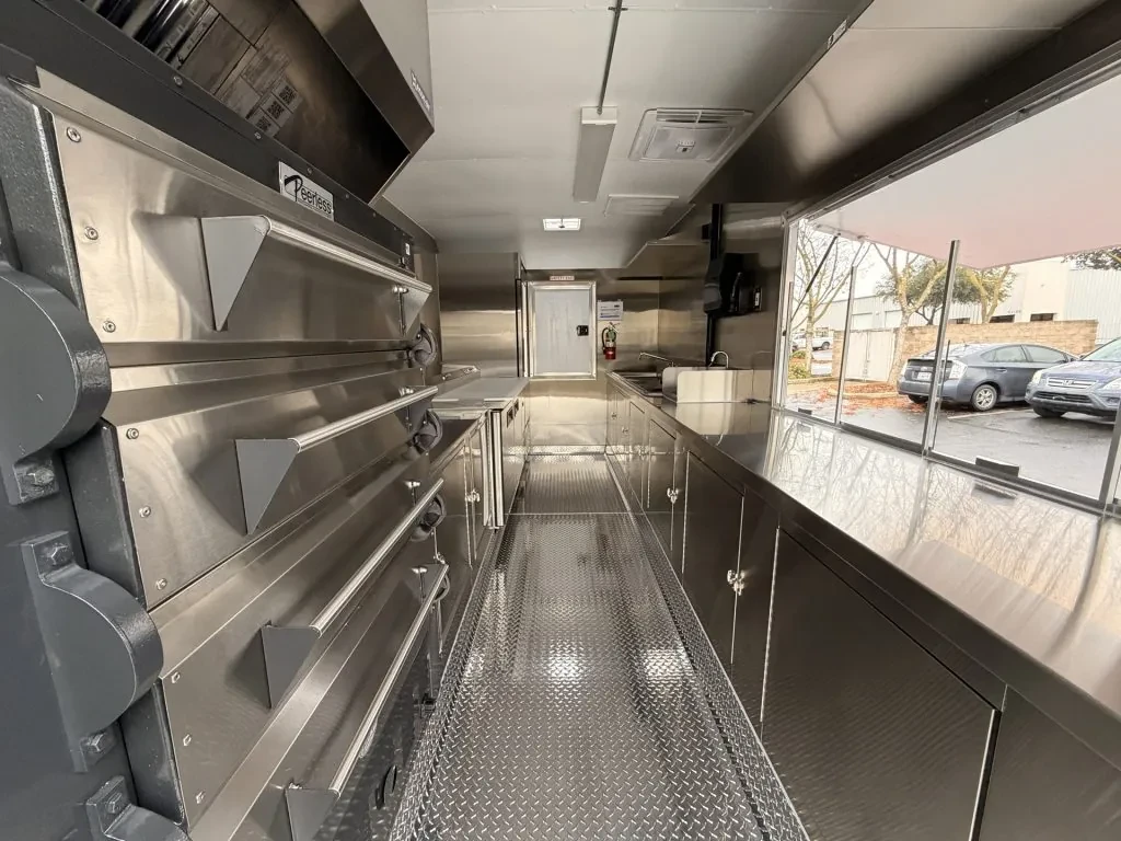 Revolve Craft Pizza food trailer wrap, photo 23