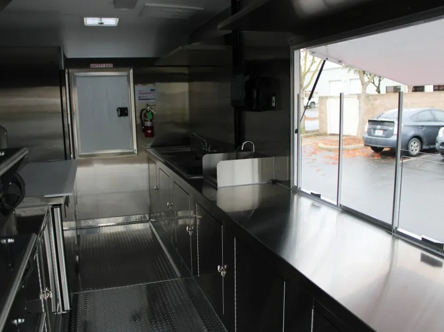 Revolve Craft Pizza food trailer wrap, photo 8