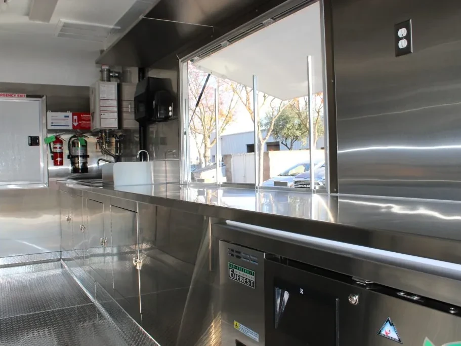 Robert’s Pizza Oven food trailer wrap, photo 10