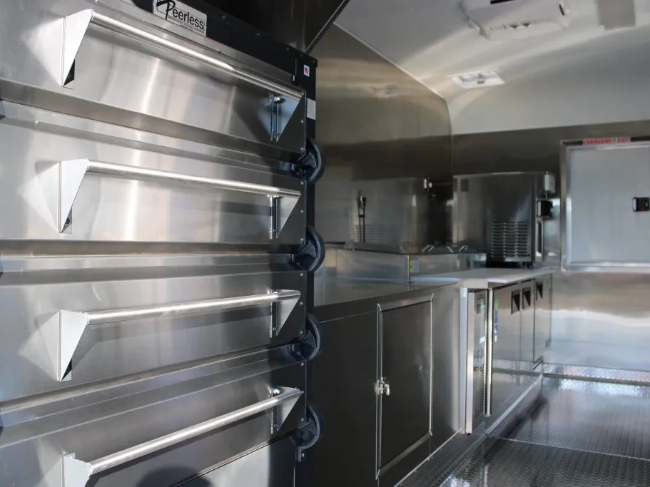 Robert’s Pizza Oven food trailer wrap, photo 11
