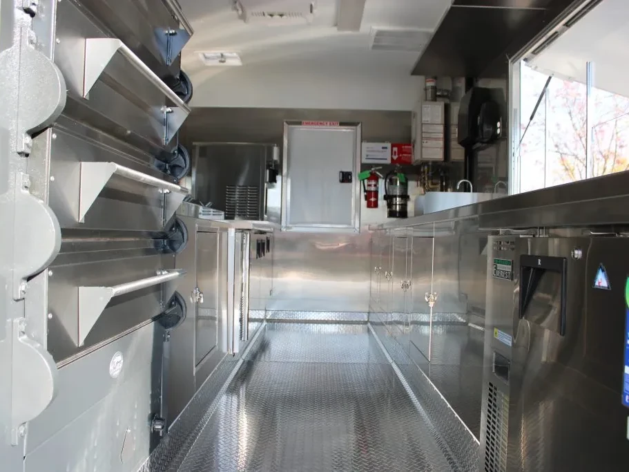 Robert’s Pizza Oven food trailer wrap, photo 6