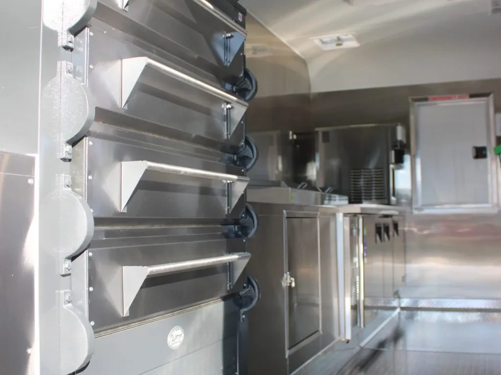 Robert’s Pizza Oven food trailer wrap, photo 7