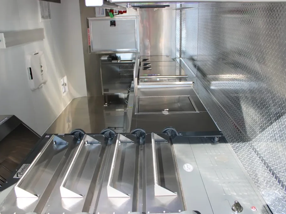 Robert’s Pizza Oven food trailer wrap, photo 8