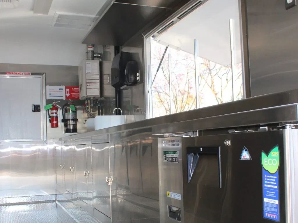 Robert’s Pizza Oven food trailer wrap, photo 9