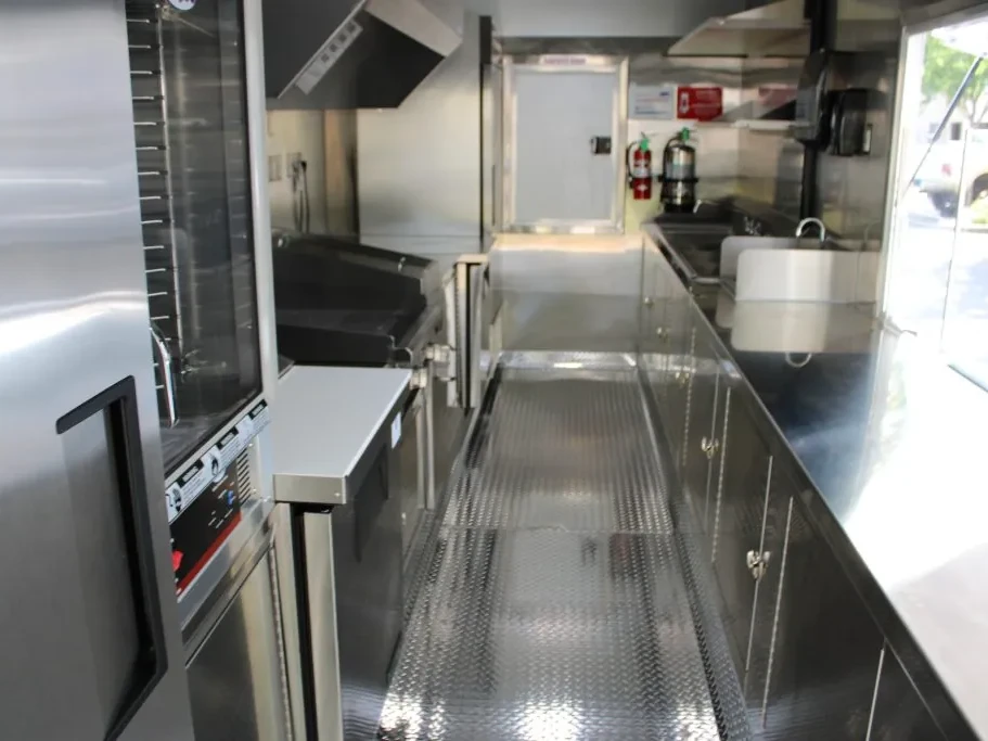 The Mack Shack – Haggin Oaks food trailer wrap, photo 8