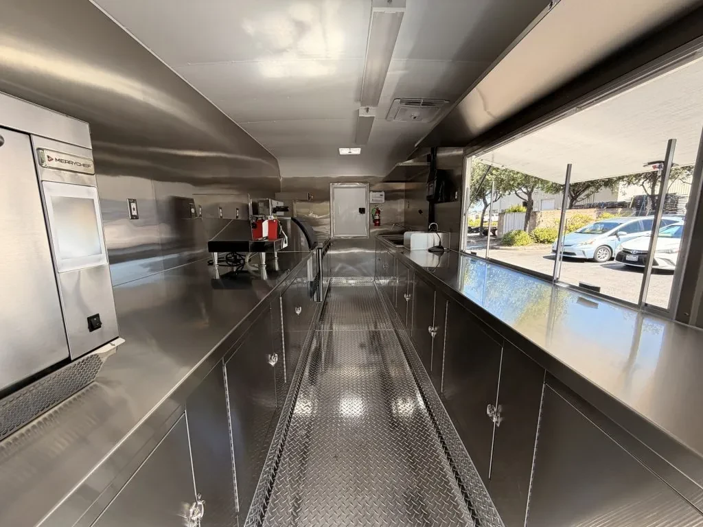 The Veteranʼs Roast food trailer wrap, photo 10