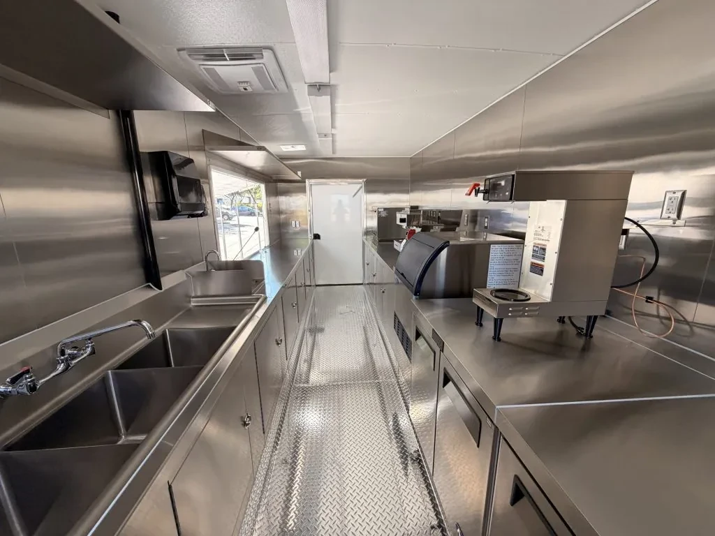 The Veteranʼs Roast food trailer wrap, photo 19