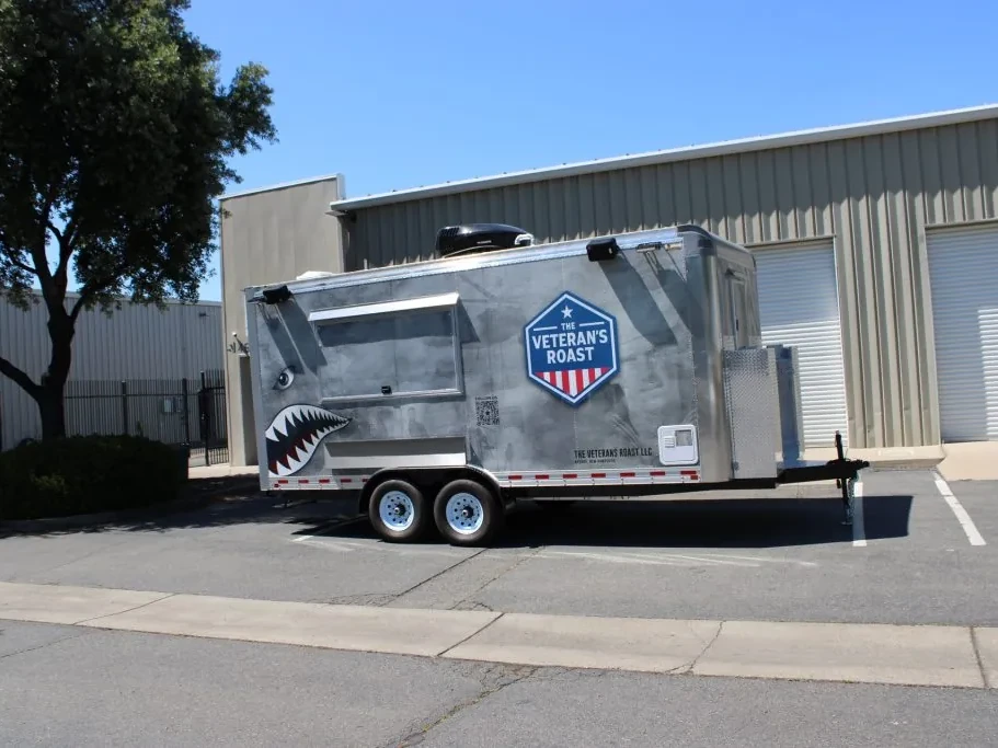 The Veteranʼs Roast food trailer wrap, photo 3