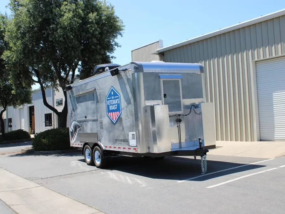 The Veteranʼs Roast food trailer wrap, photo 4