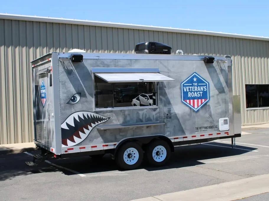 The Veteranʼs Roast food trailer wrap, photo 7