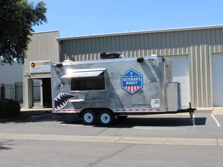 The Veteranʼs Roast food trailer wrap, photo 8