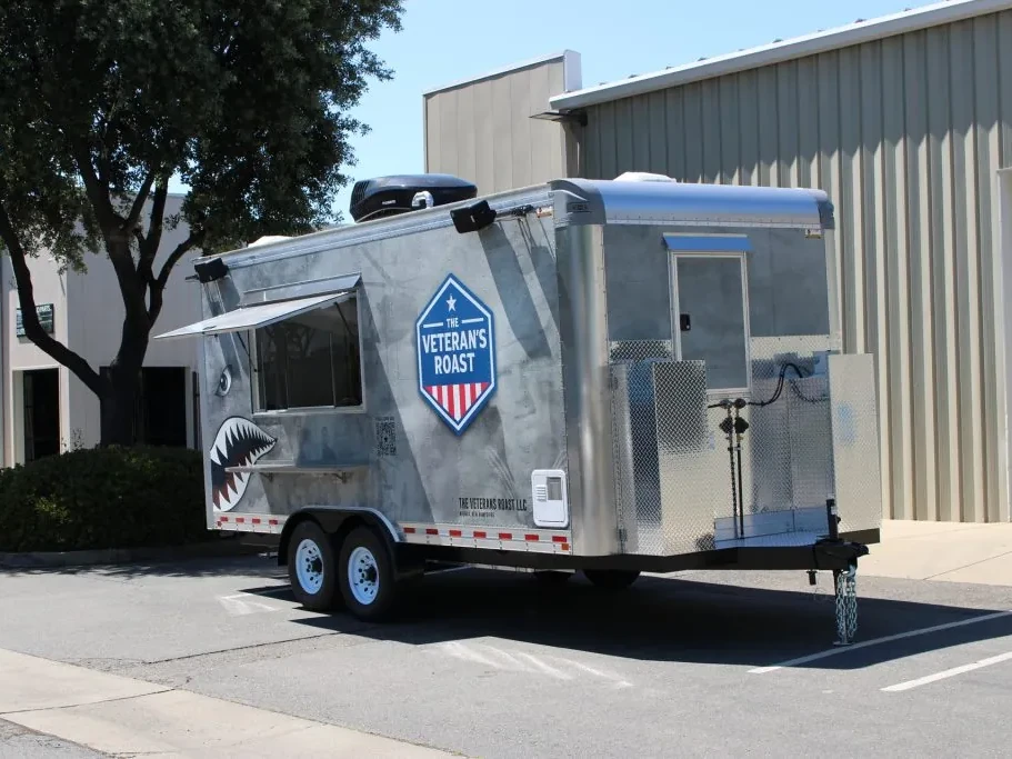 The Veteranʼs Roast food trailer wrap, photo 9