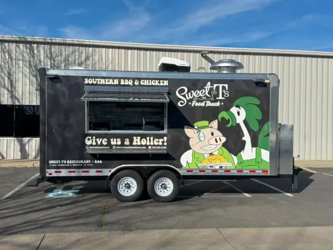 Sweet T’s Restaurant + Bar: American BBQ 18ft food trailer wrap design
